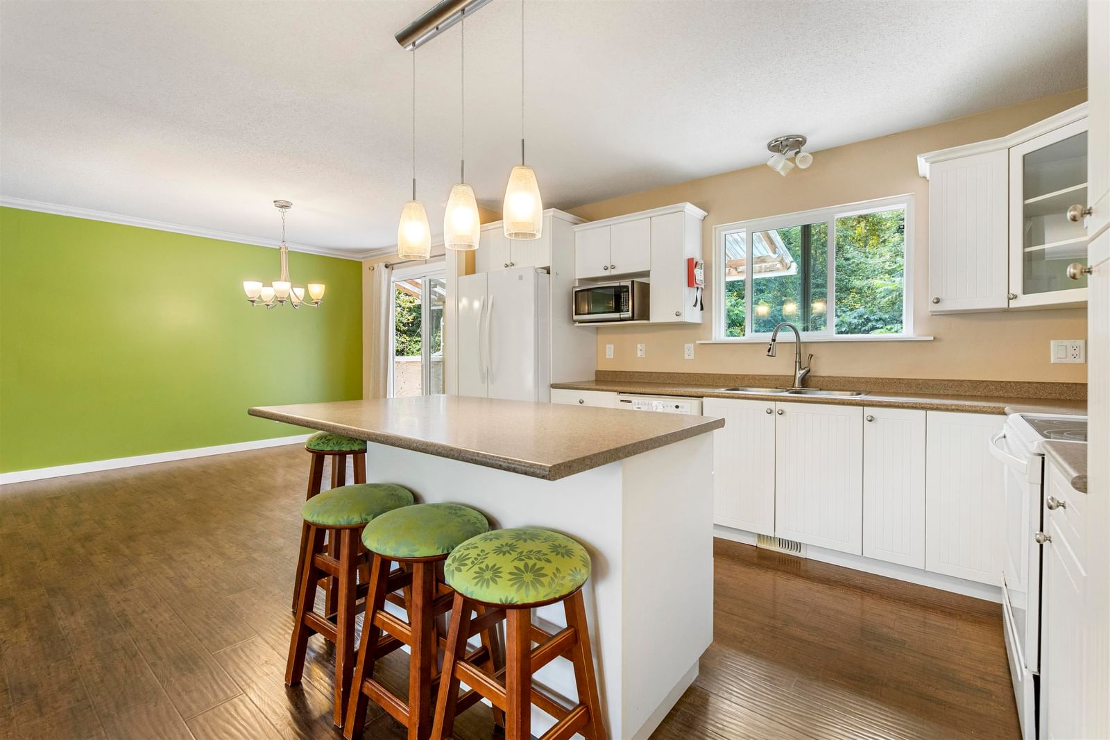 Listing Image 9