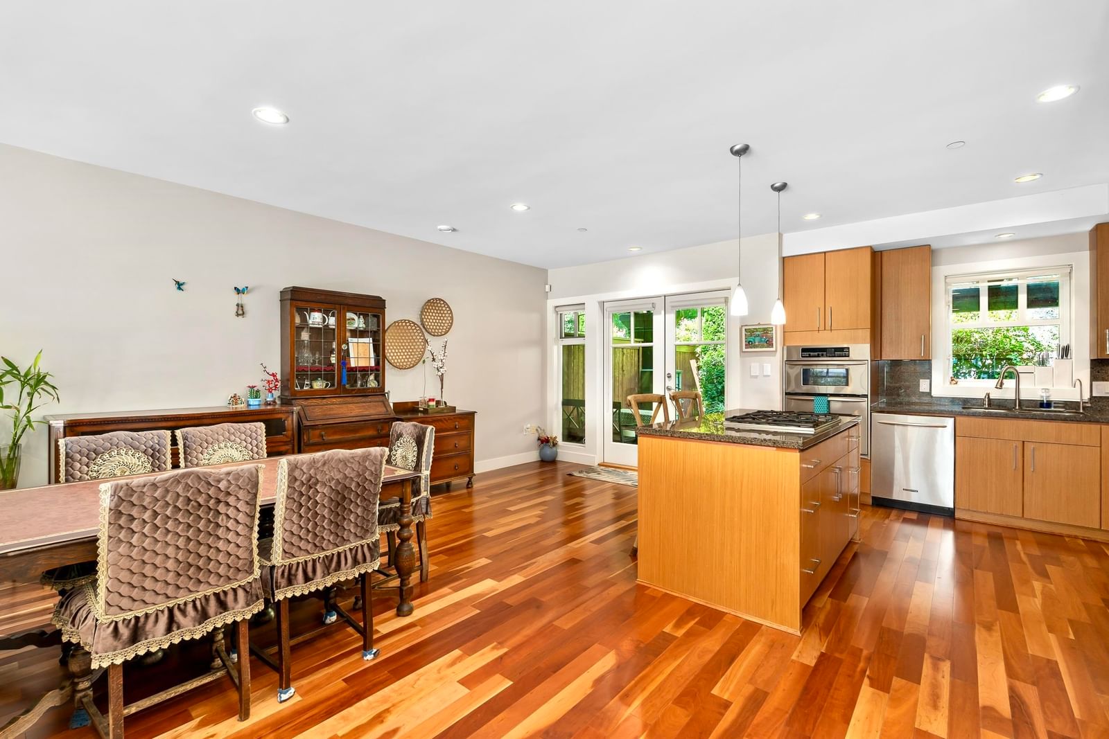 Listing Image 9