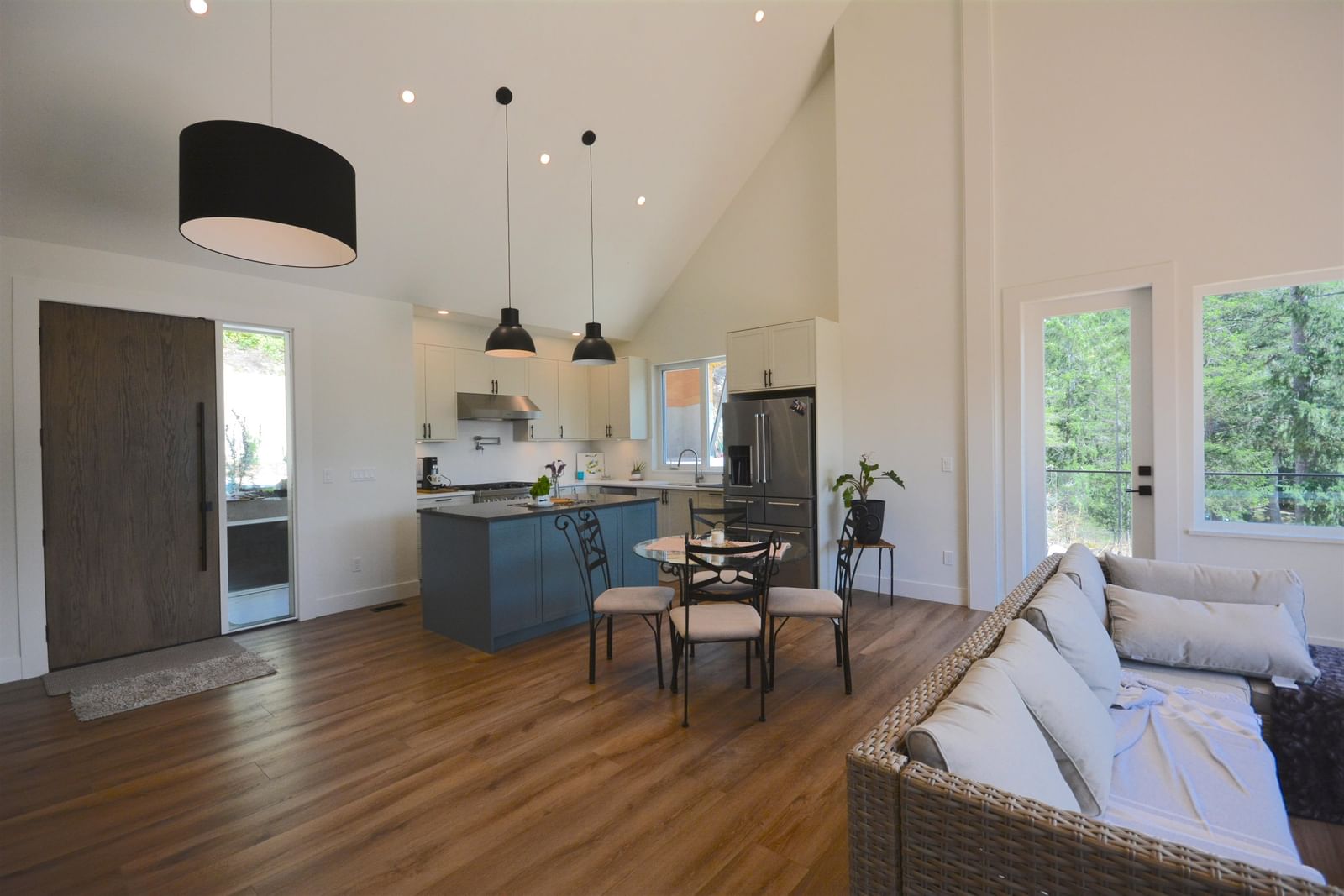 Listing Image 11