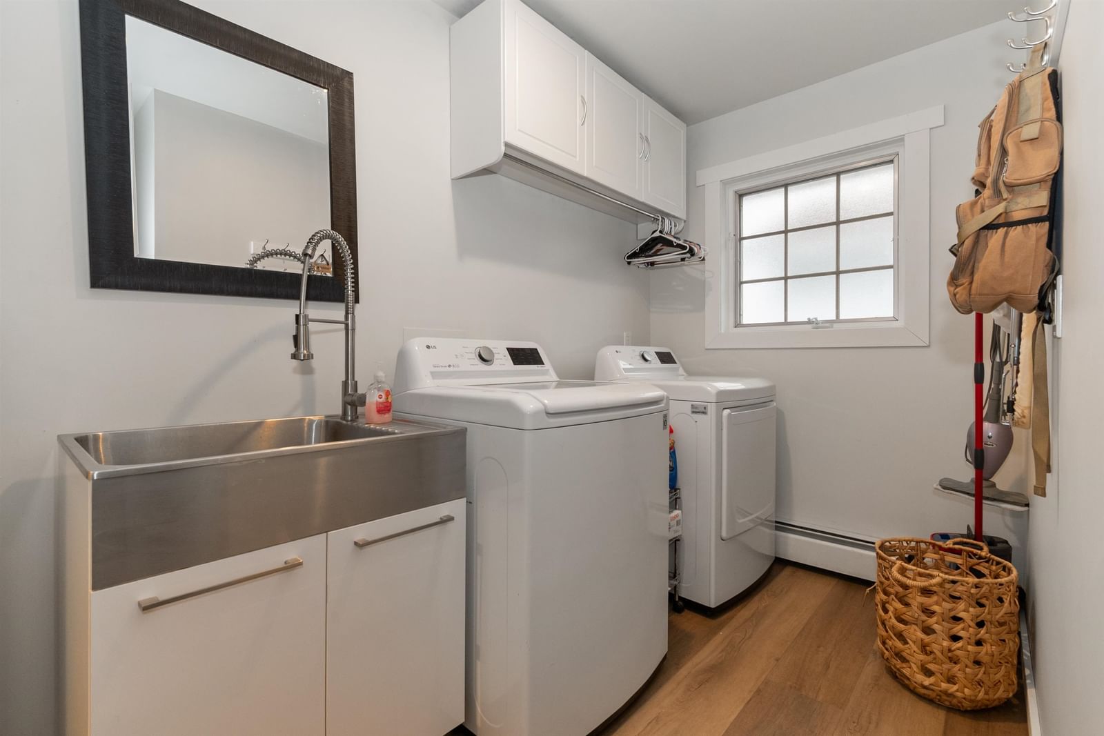 Listing Image 19