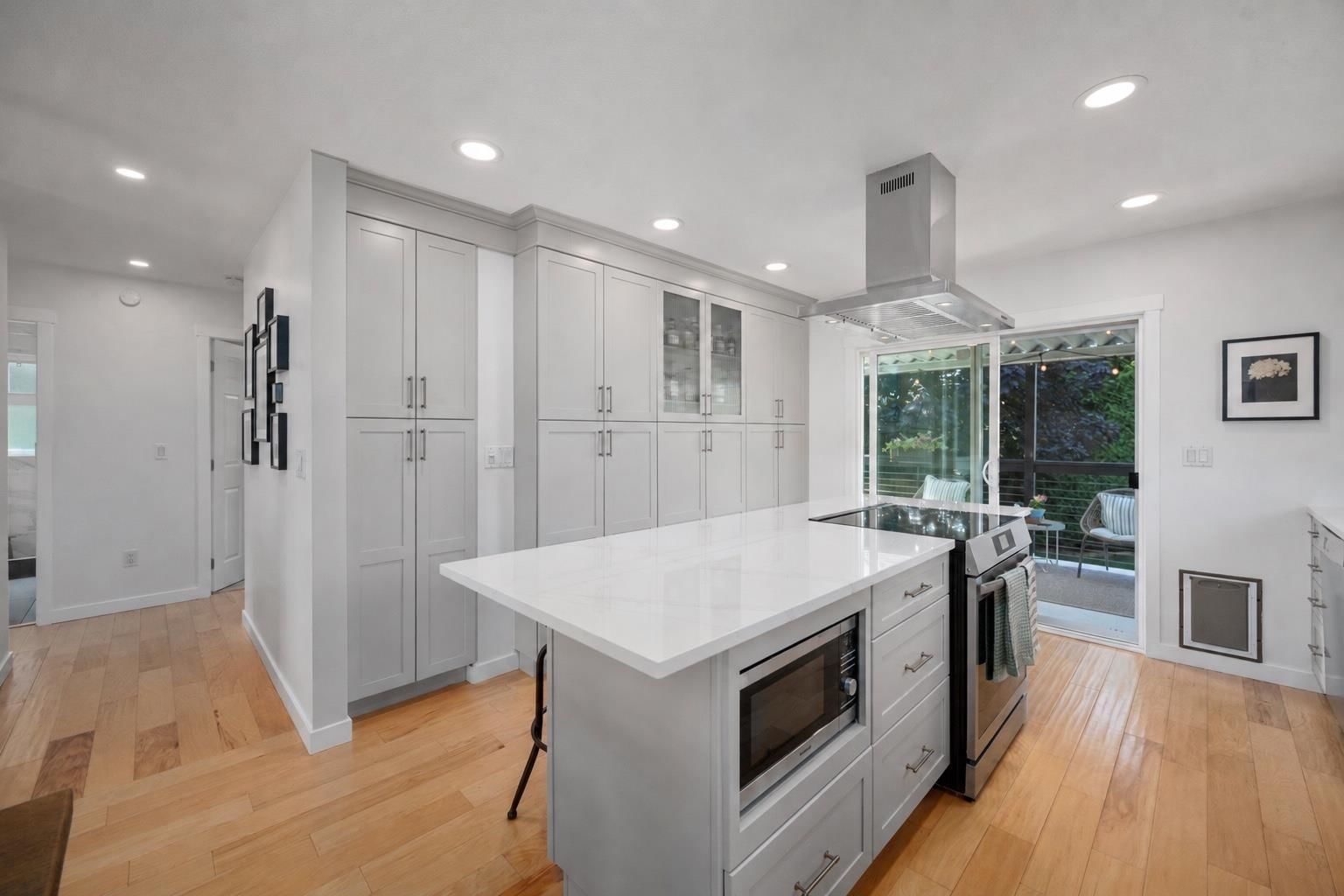 Listing Image 10