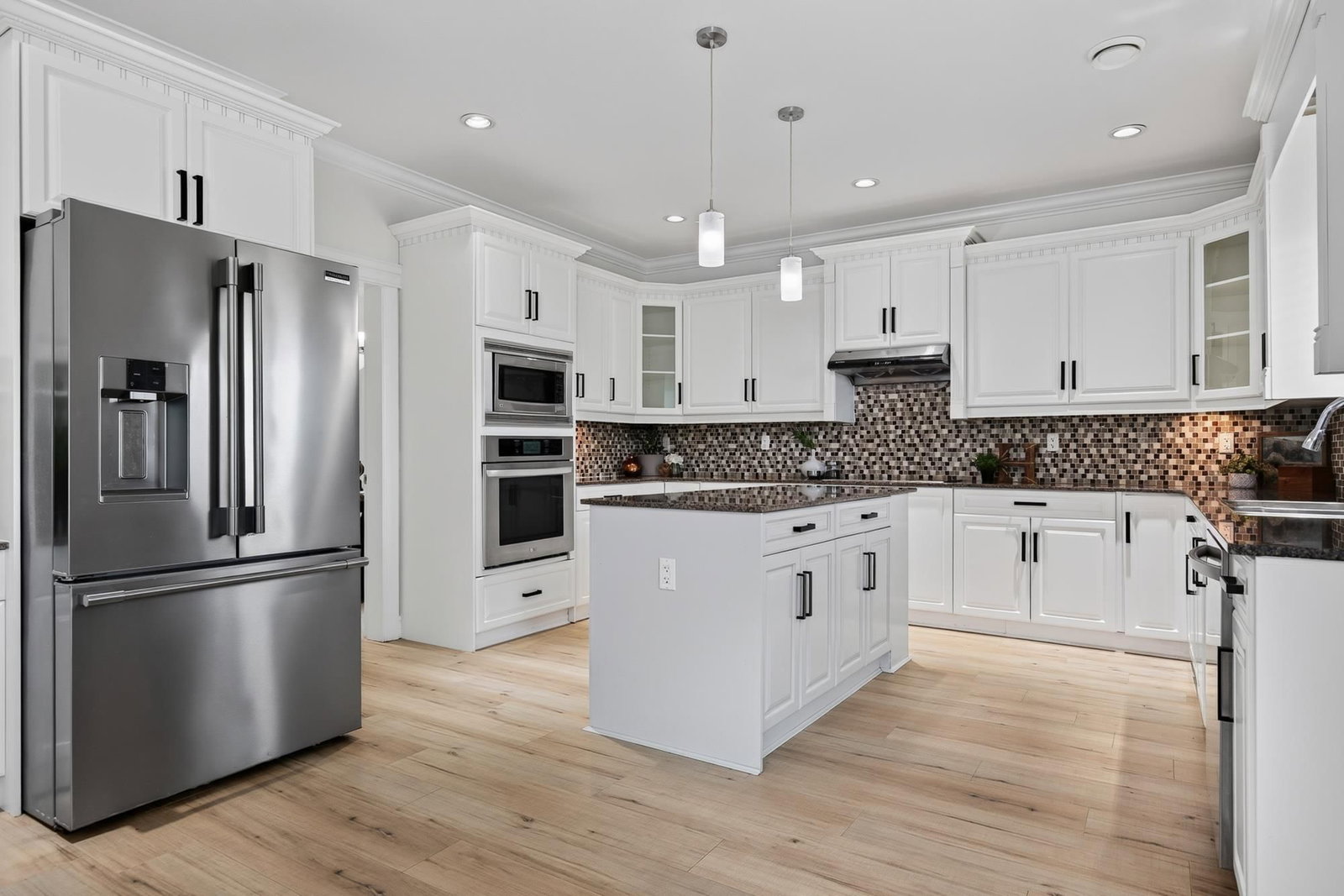 Listing Image 15