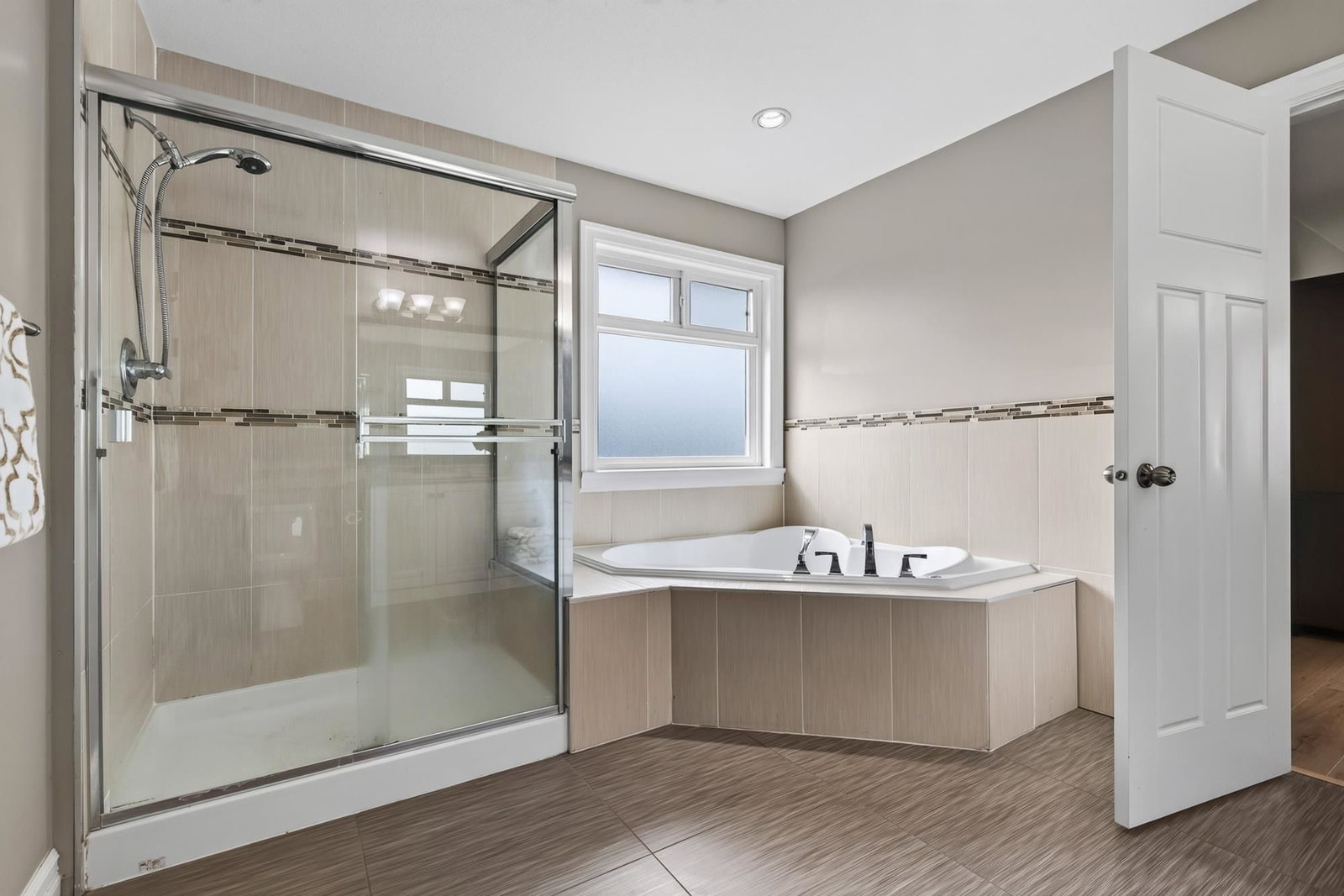 Listing Image 24