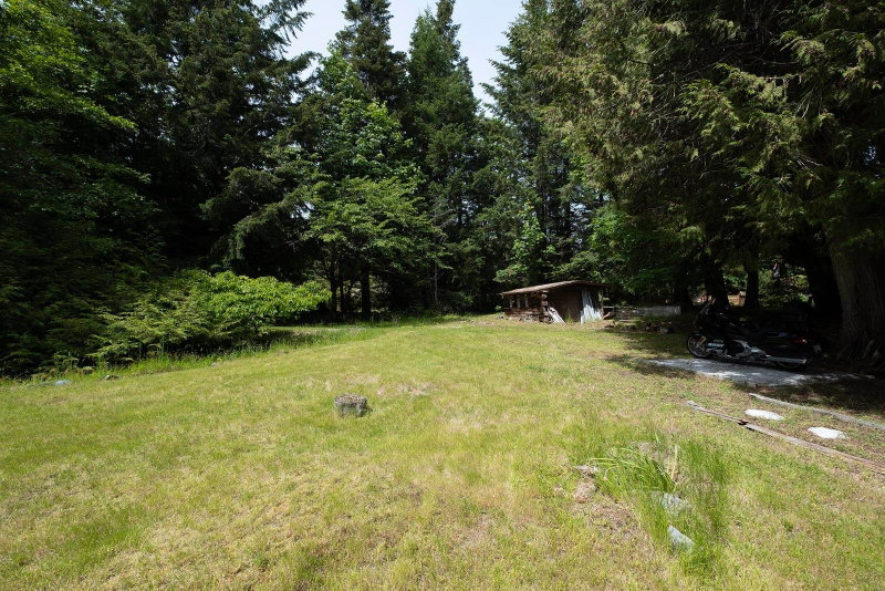 8127 Redrooffs Road