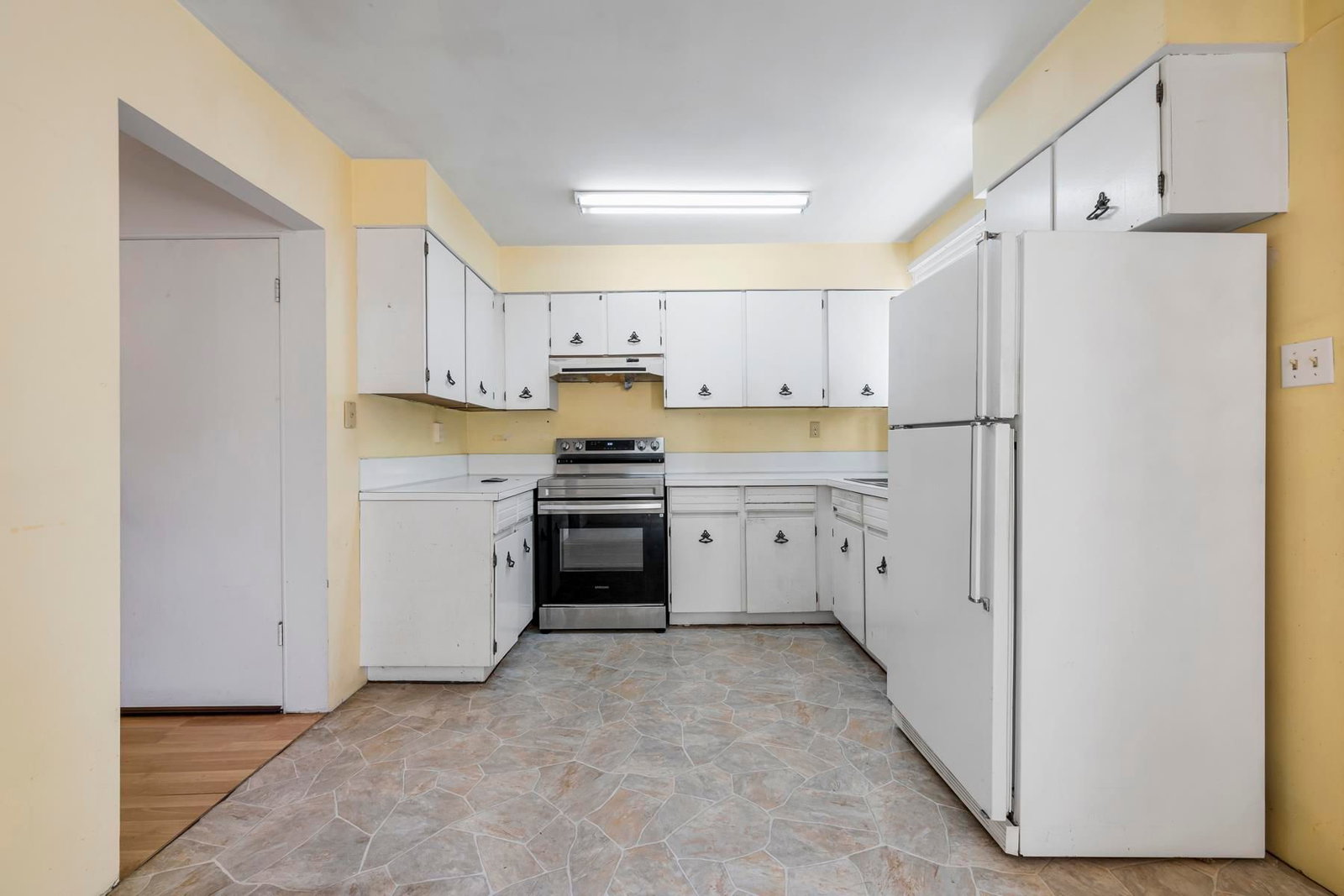 Listing Image 10