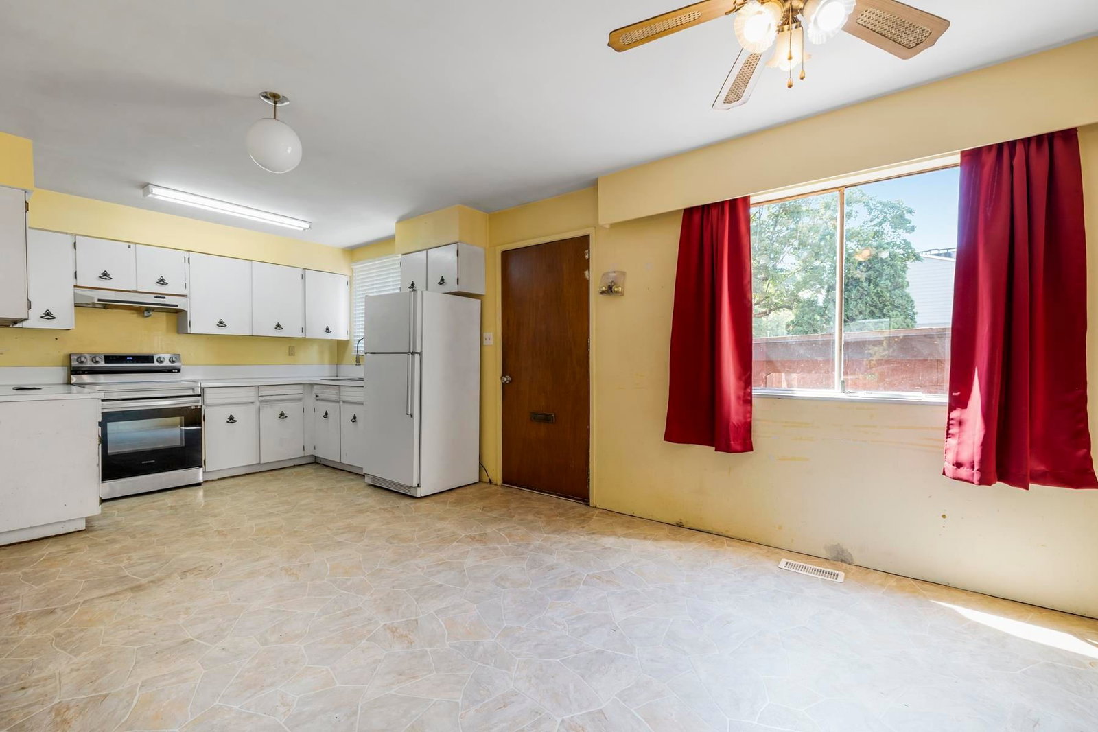 Listing Image 12