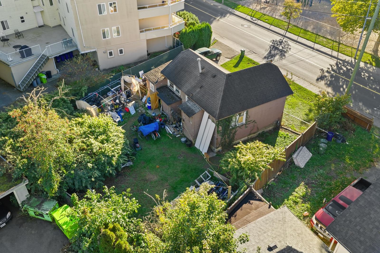 Listing Image 4