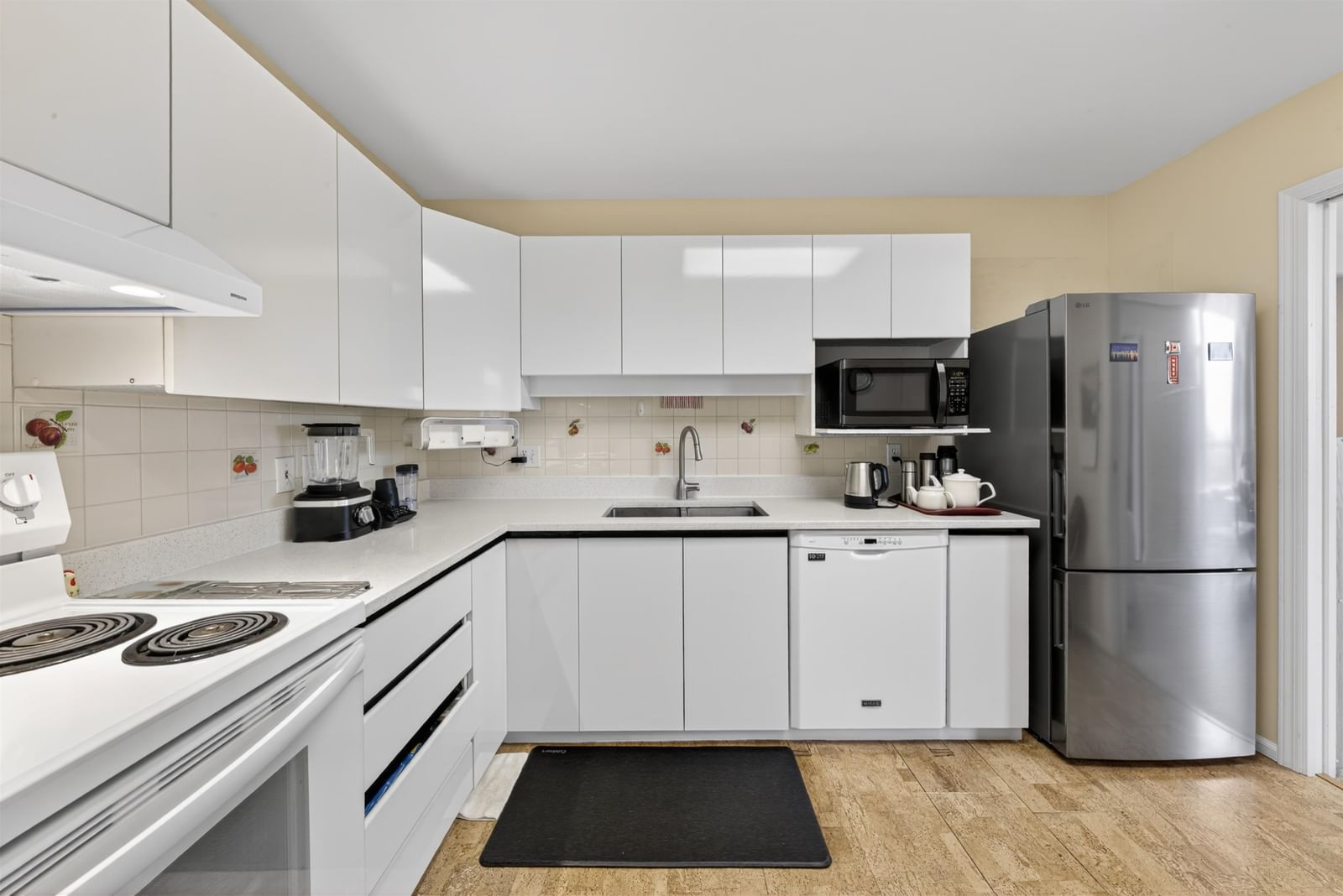 Listing Image 5