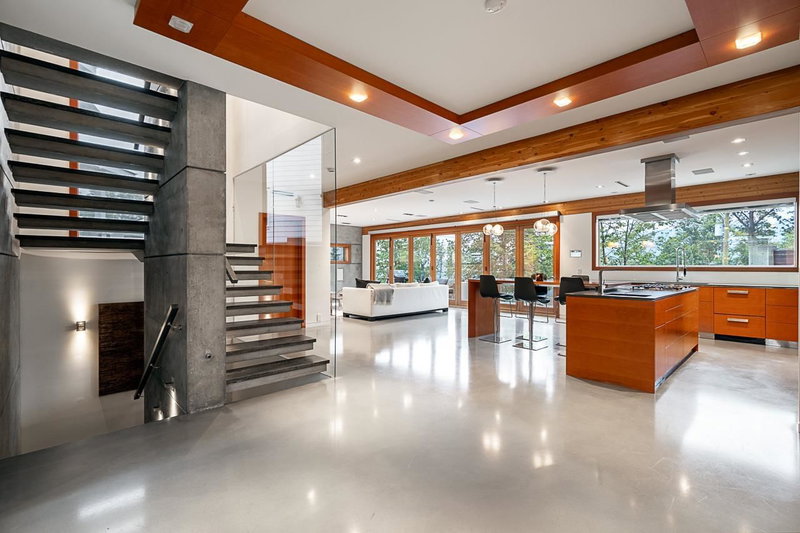 7317 Barnet Road