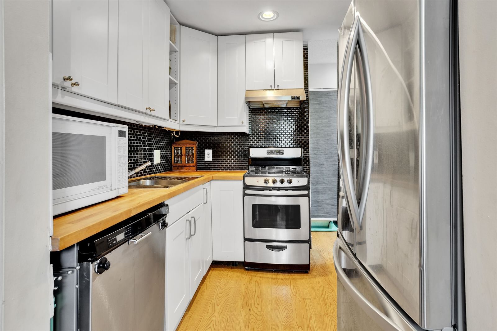 Listing Image 19