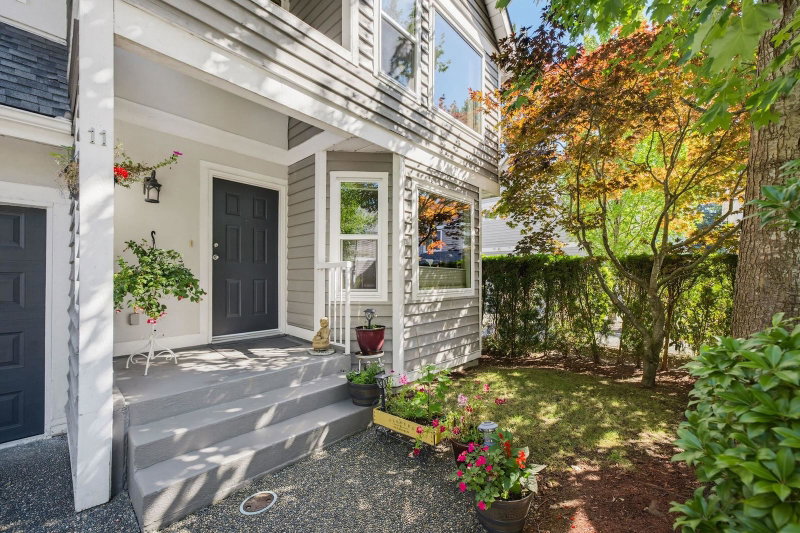 11 - 1135 Lansdowne Drive