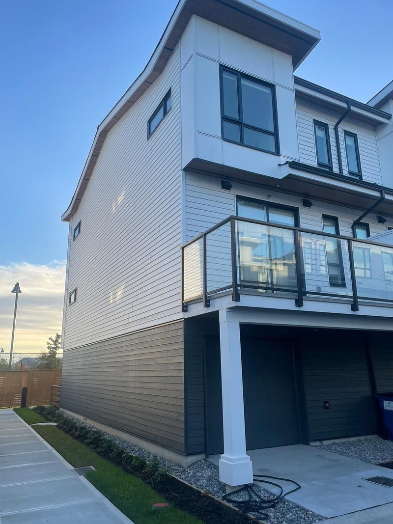 17 - 4745 Spruce Way