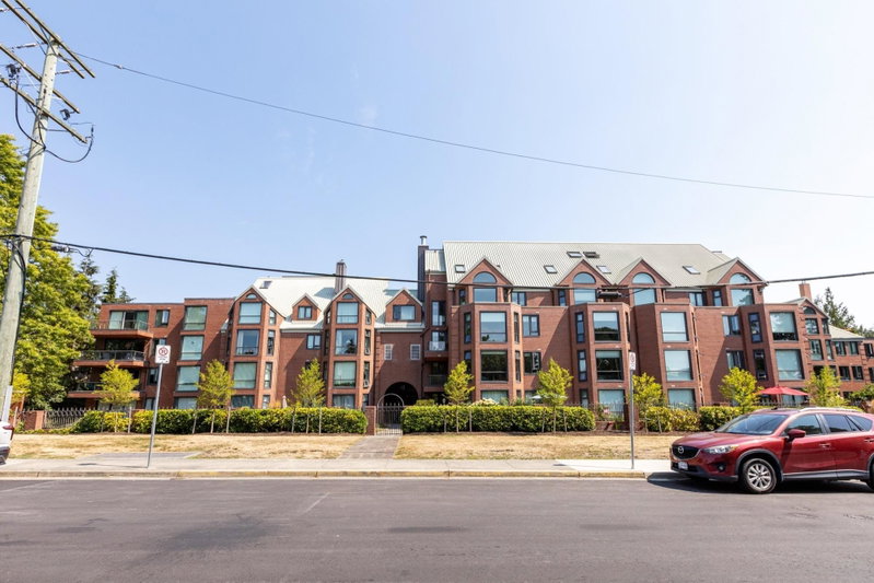 408 - 1350 View Crescent