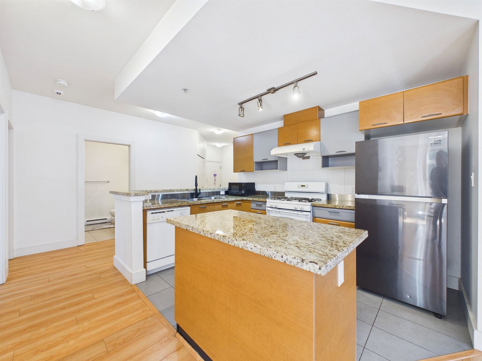 Listing Image 18