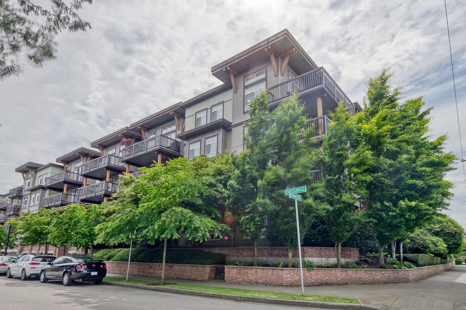 Listing Image 4