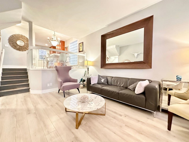 D - 136 4th Street W