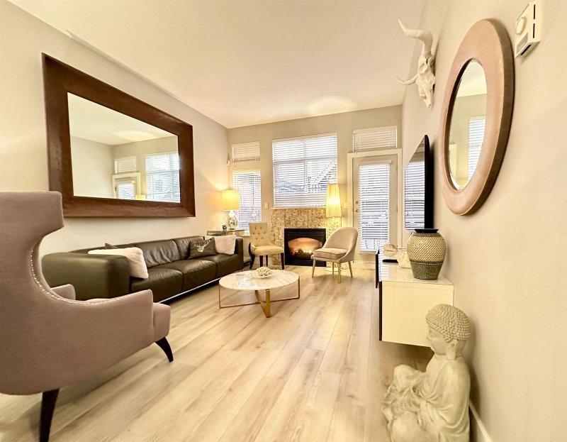 D - 136 4th Street W