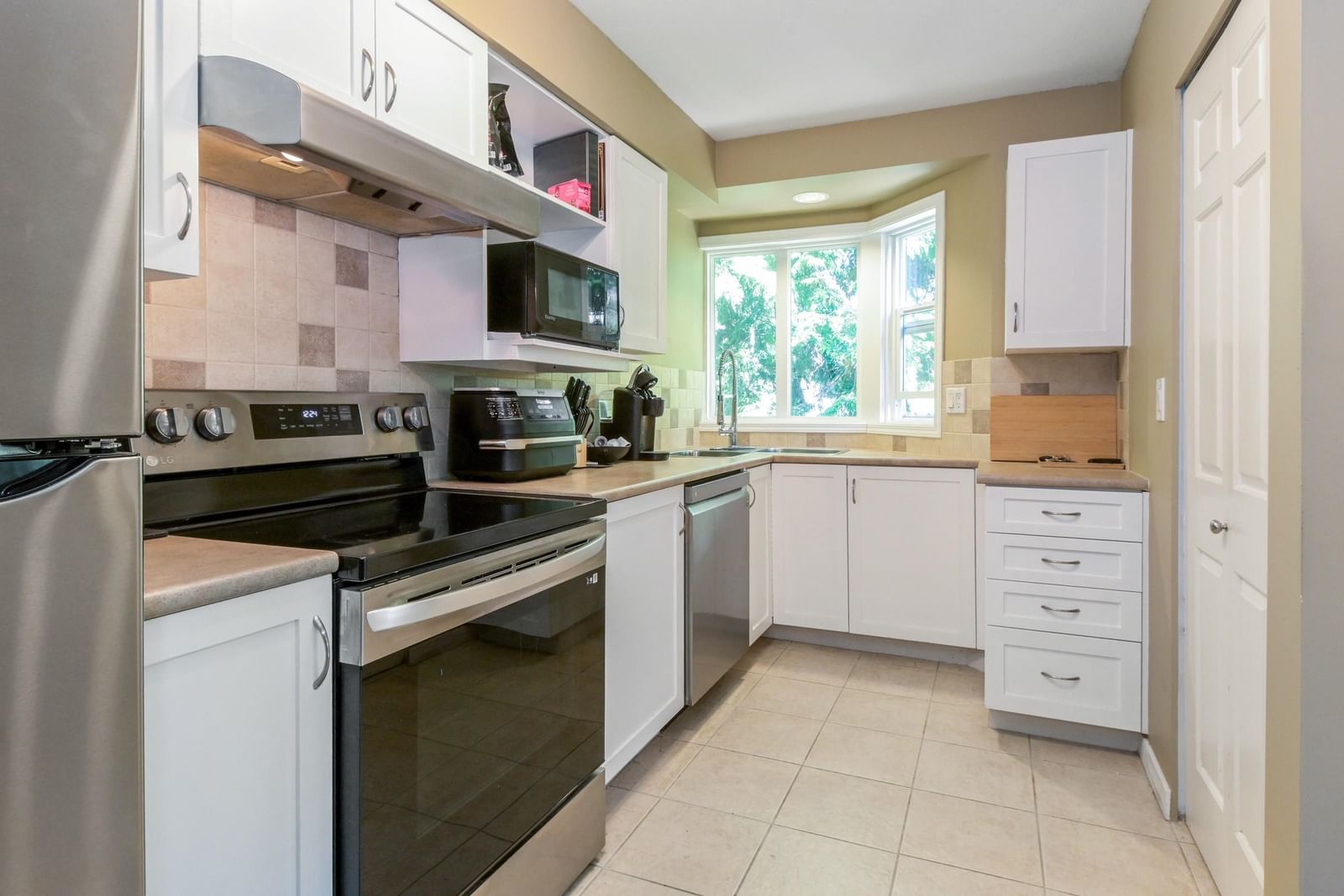 Listing Image 12