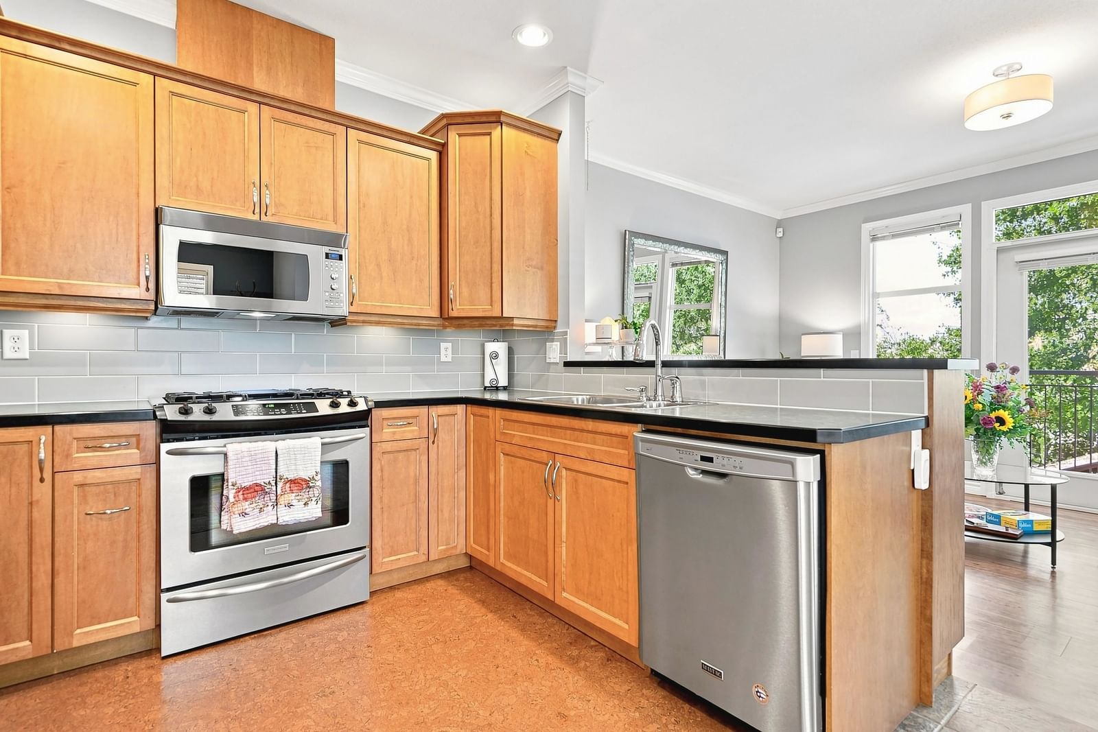 Listing Image 11