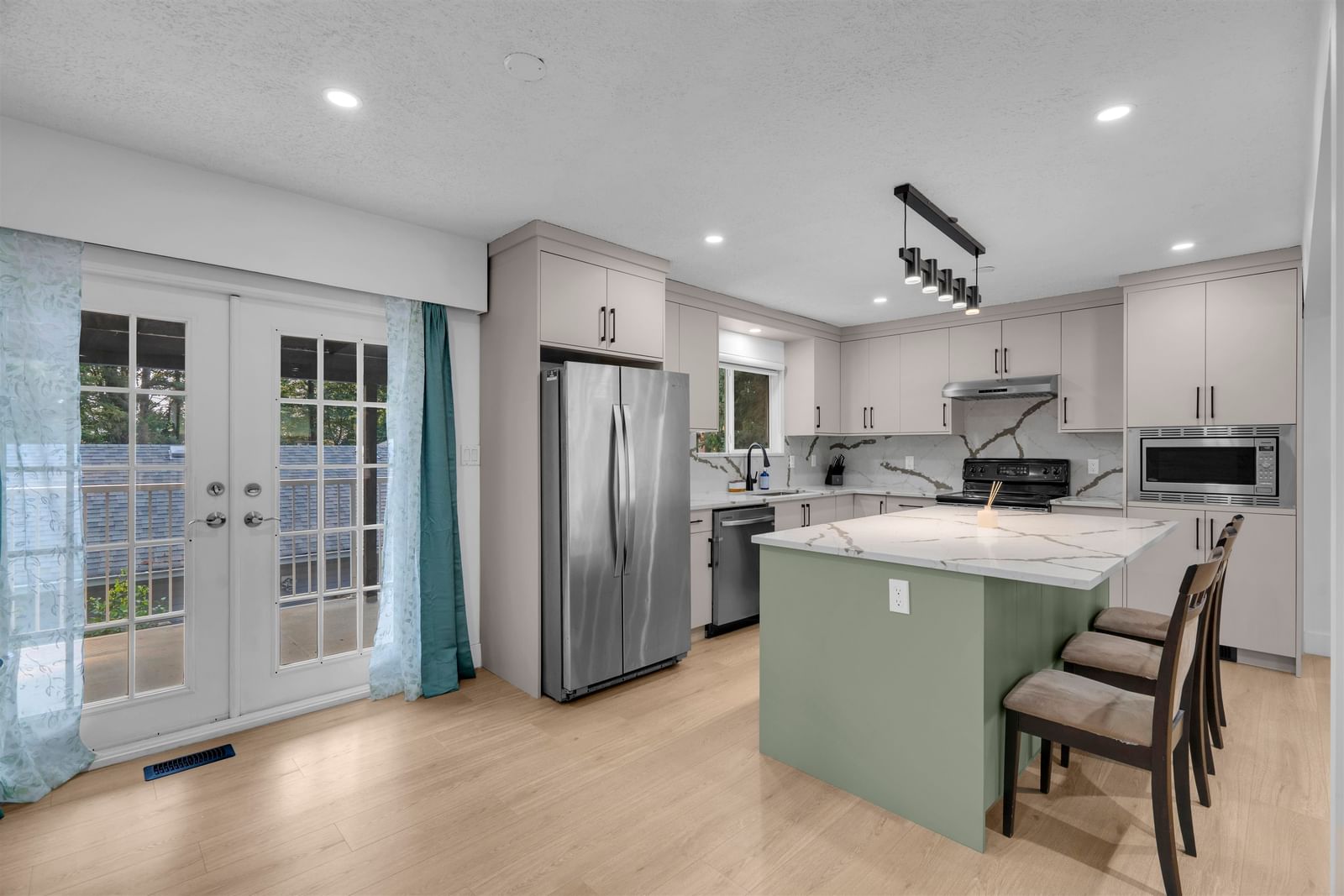 Listing Image 9