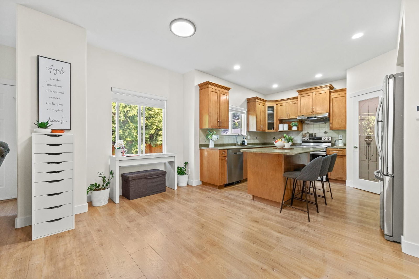 Listing Image 14
