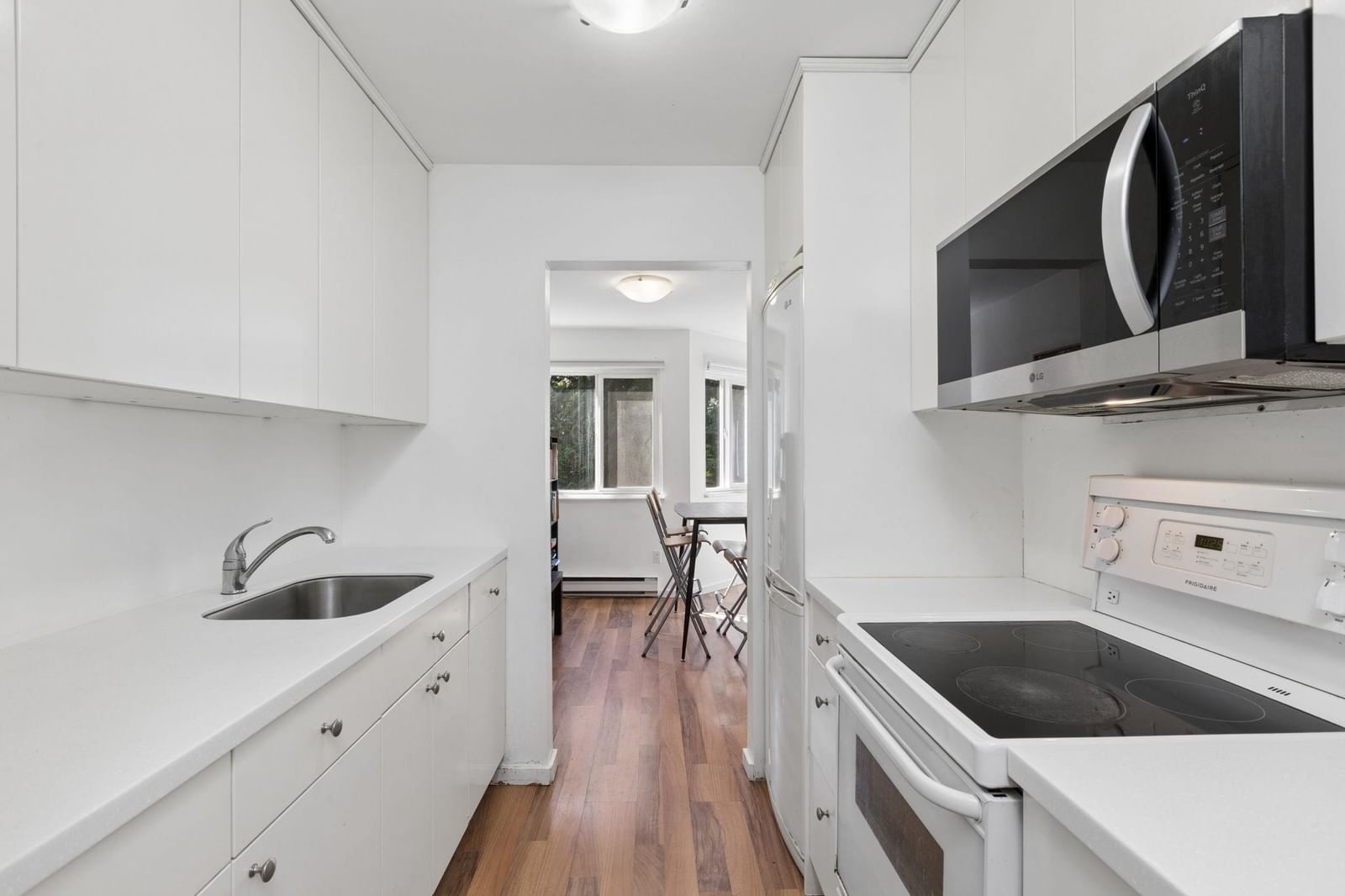 Listing Image 12