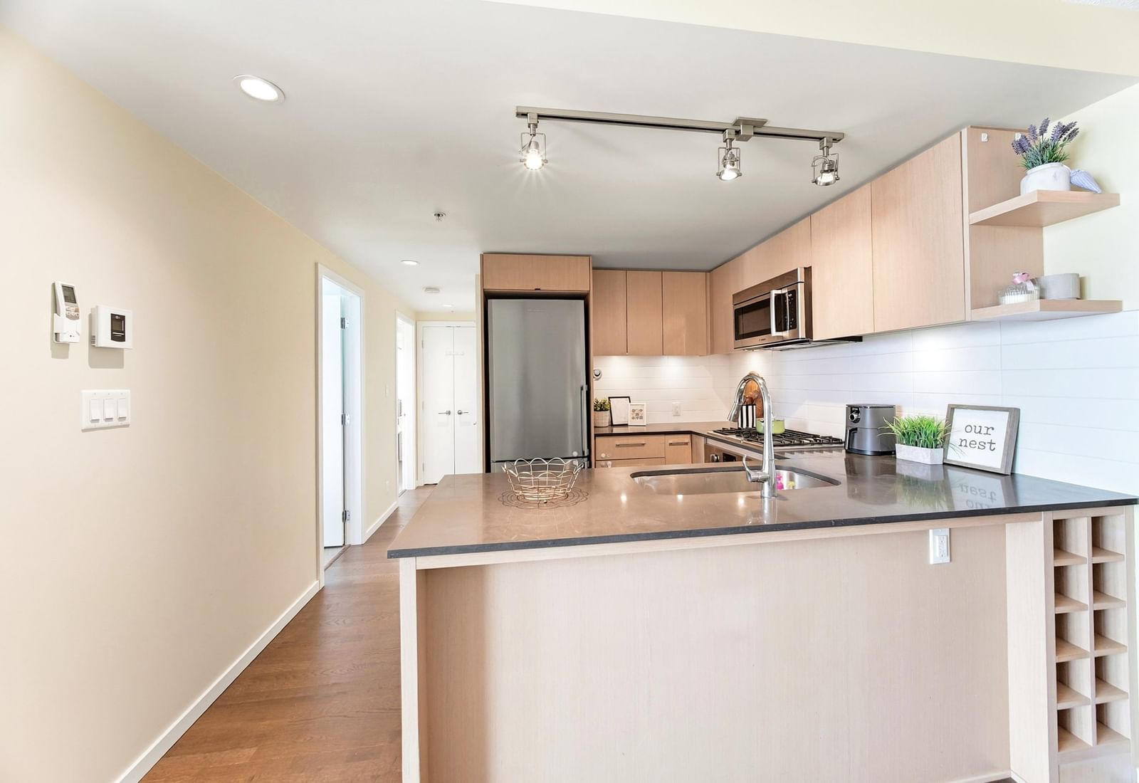 Listing Image 9