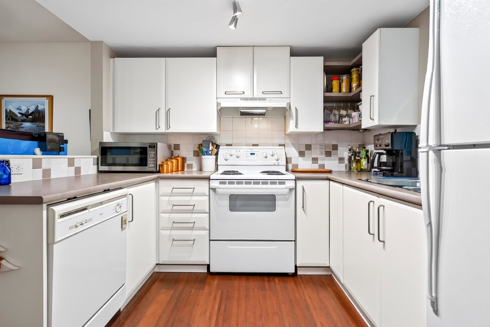 Listing Image 11