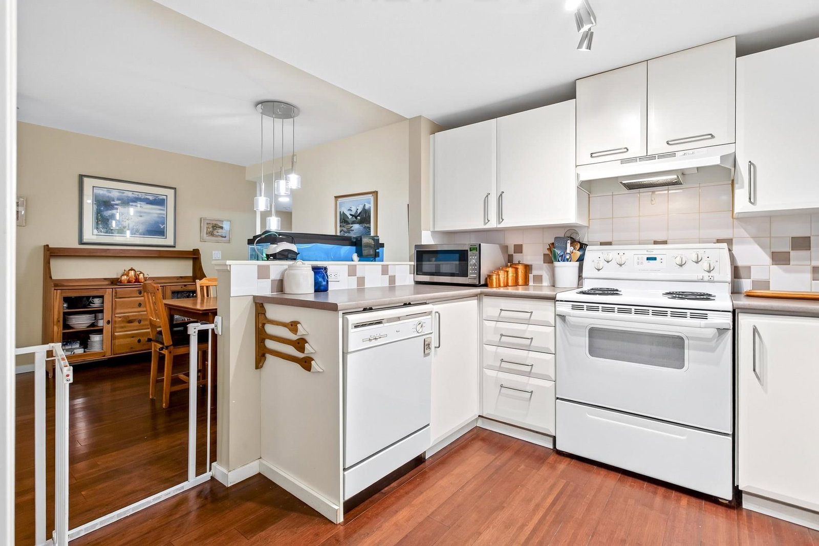 Listing Image 12