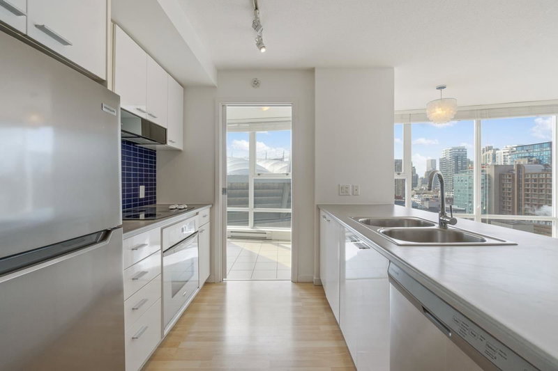 1503 - 111 Georgia Street W