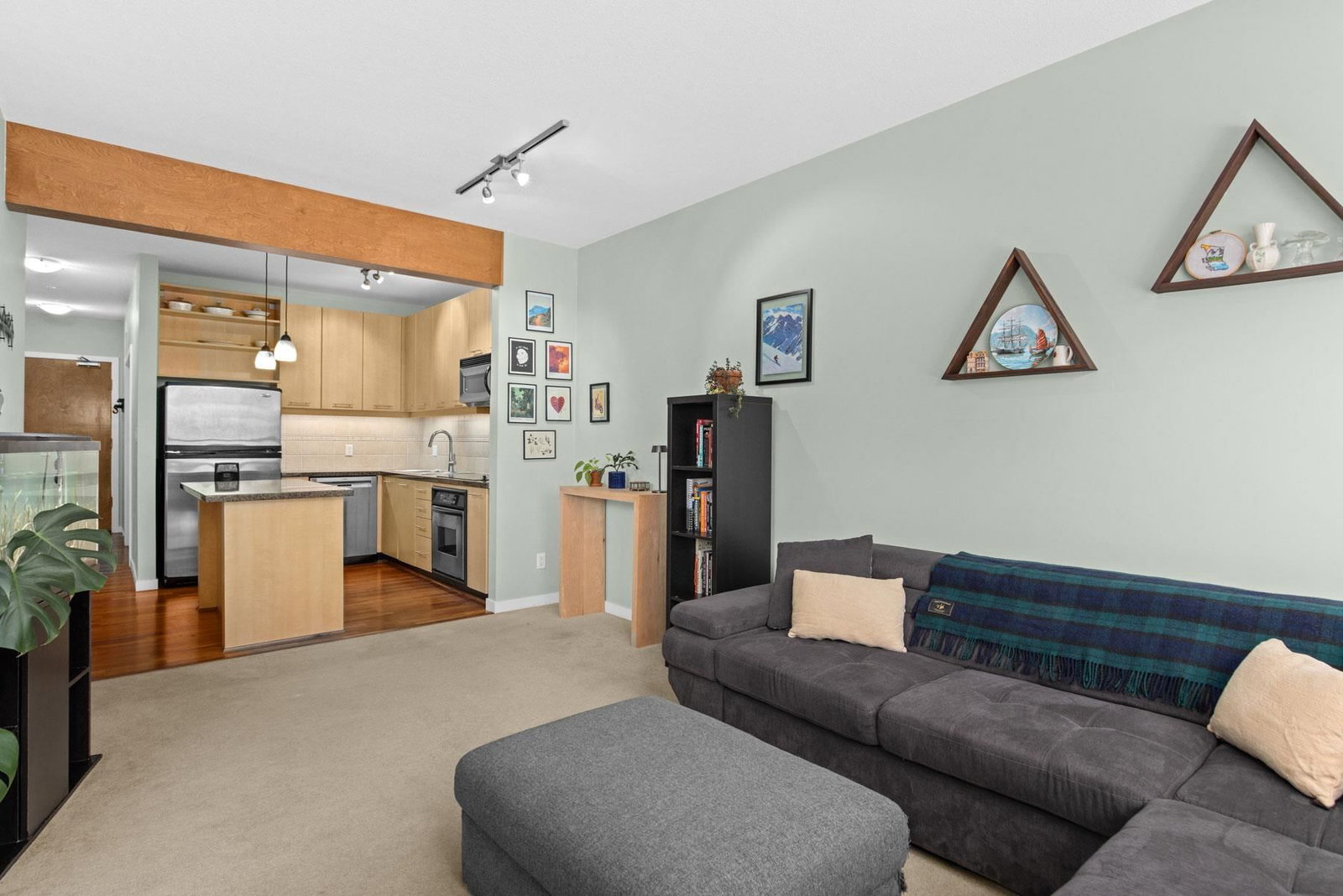 Listing Image 6