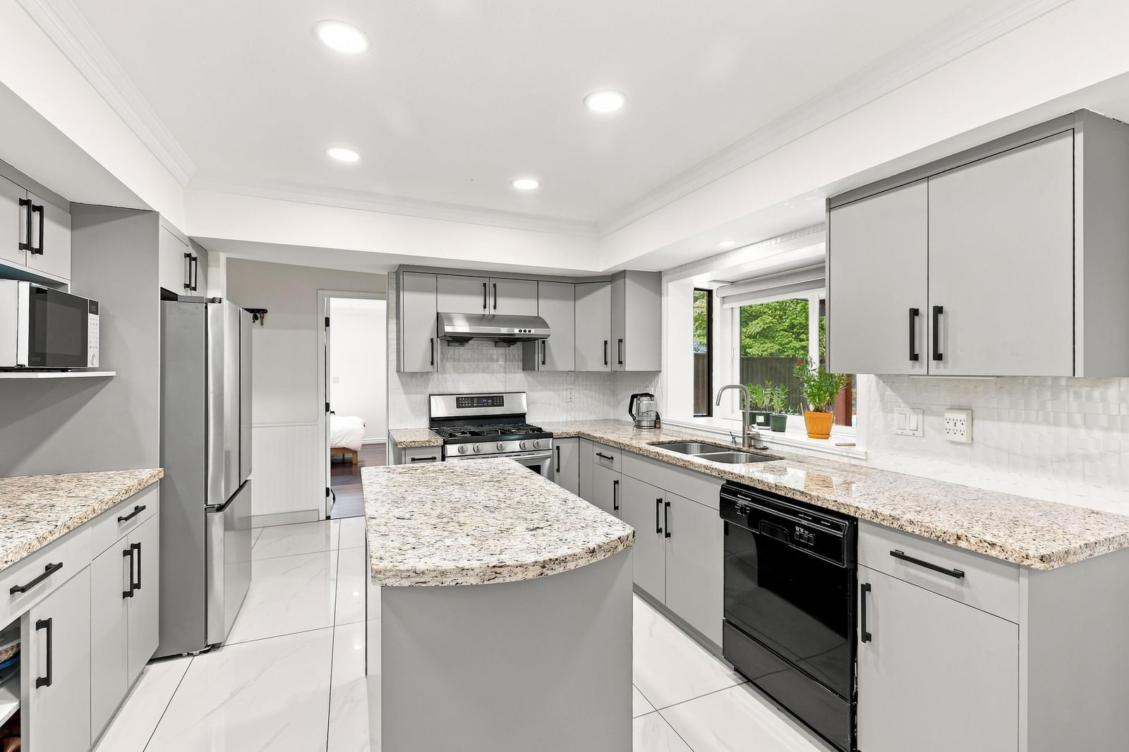 Listing Image 10