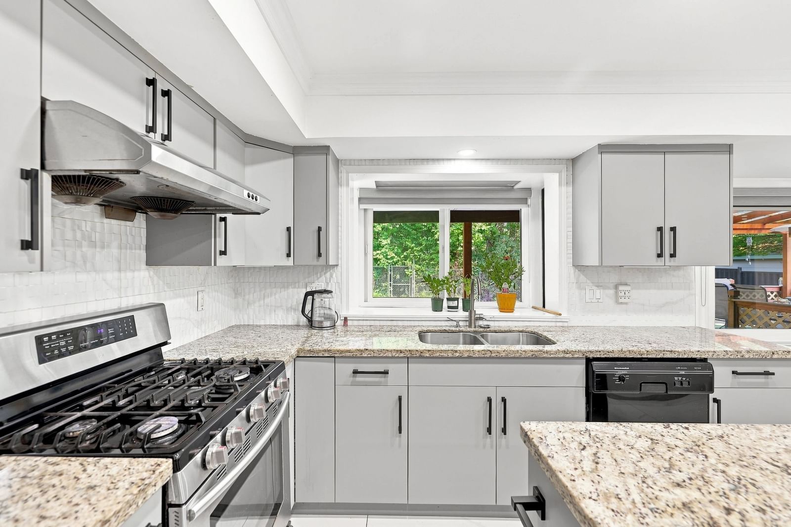 Listing Image 12
