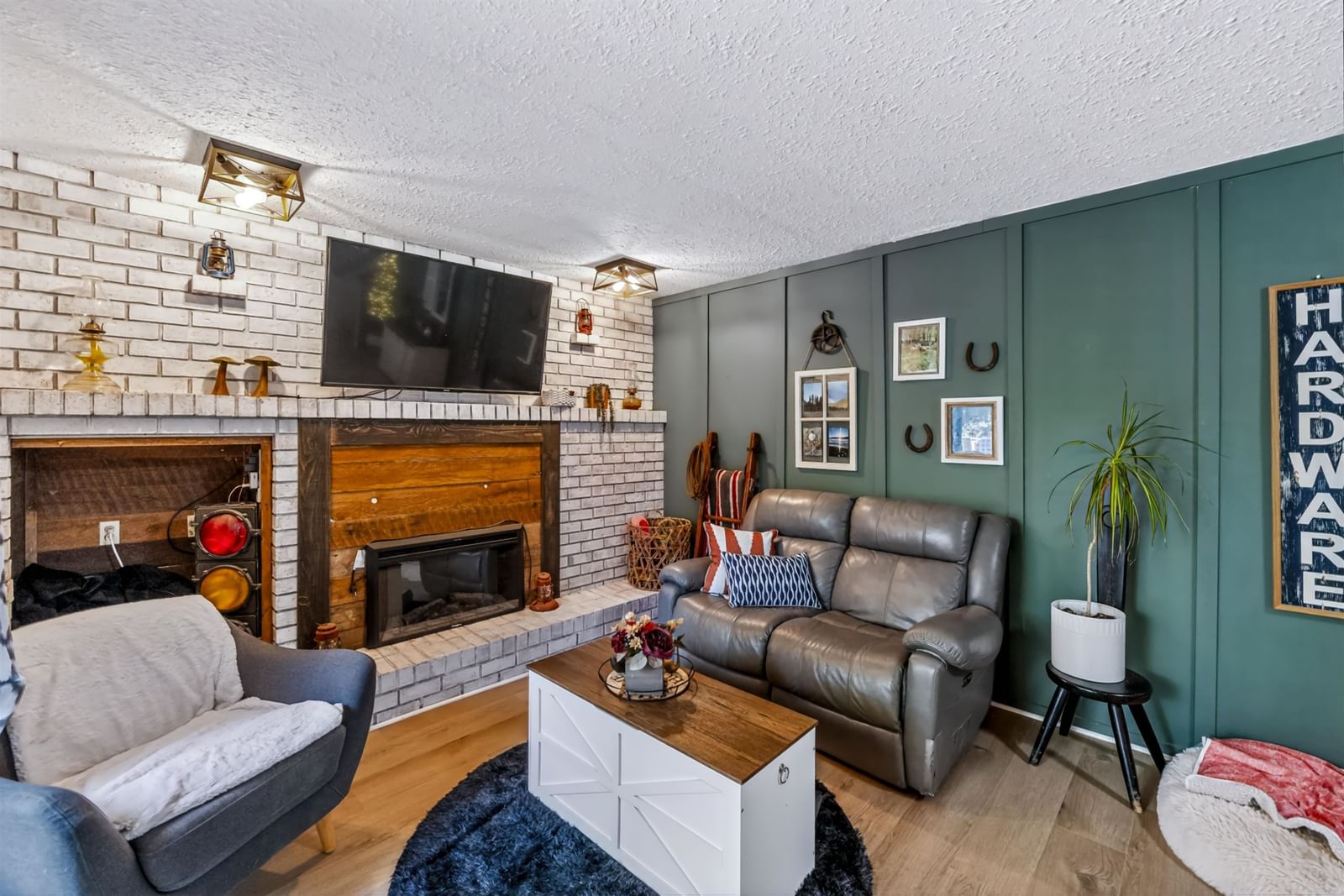 Listing Image 14