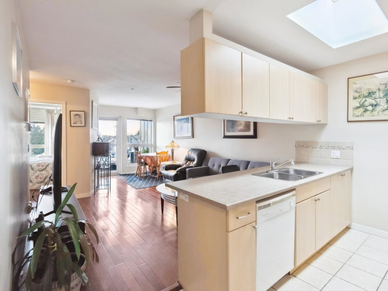 416 - 2891 Hastings Street E