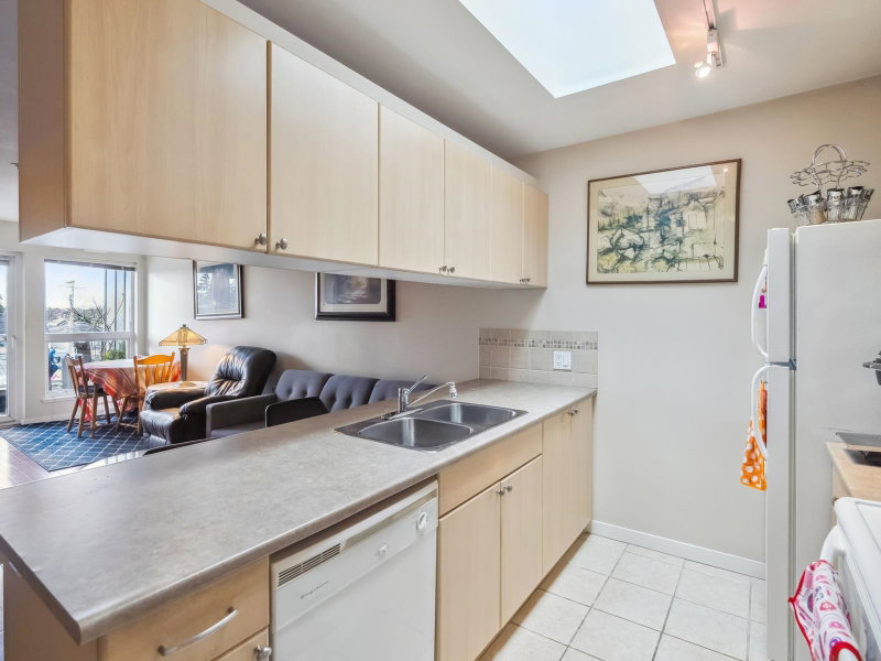 416 - 2891 Hastings Street E