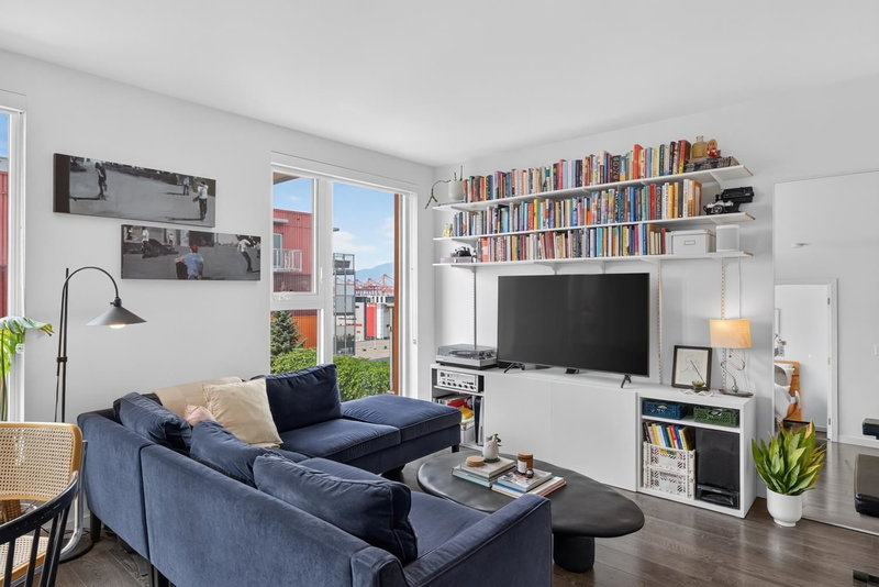 1009 - 983 Hastings Street E