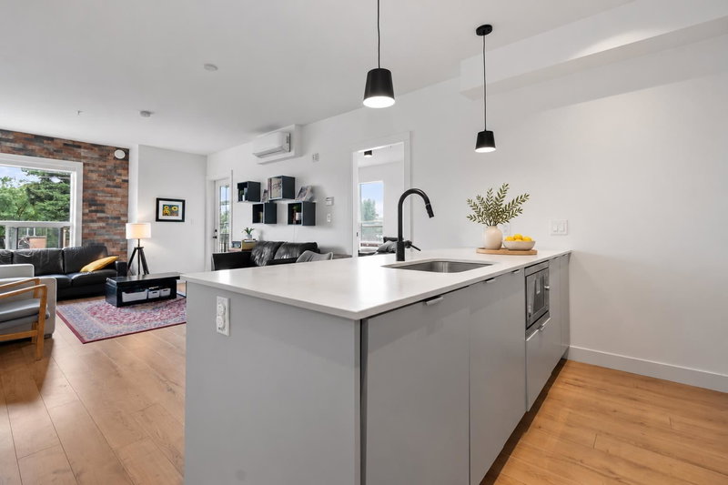 425 - 2493 Montrose Avenue