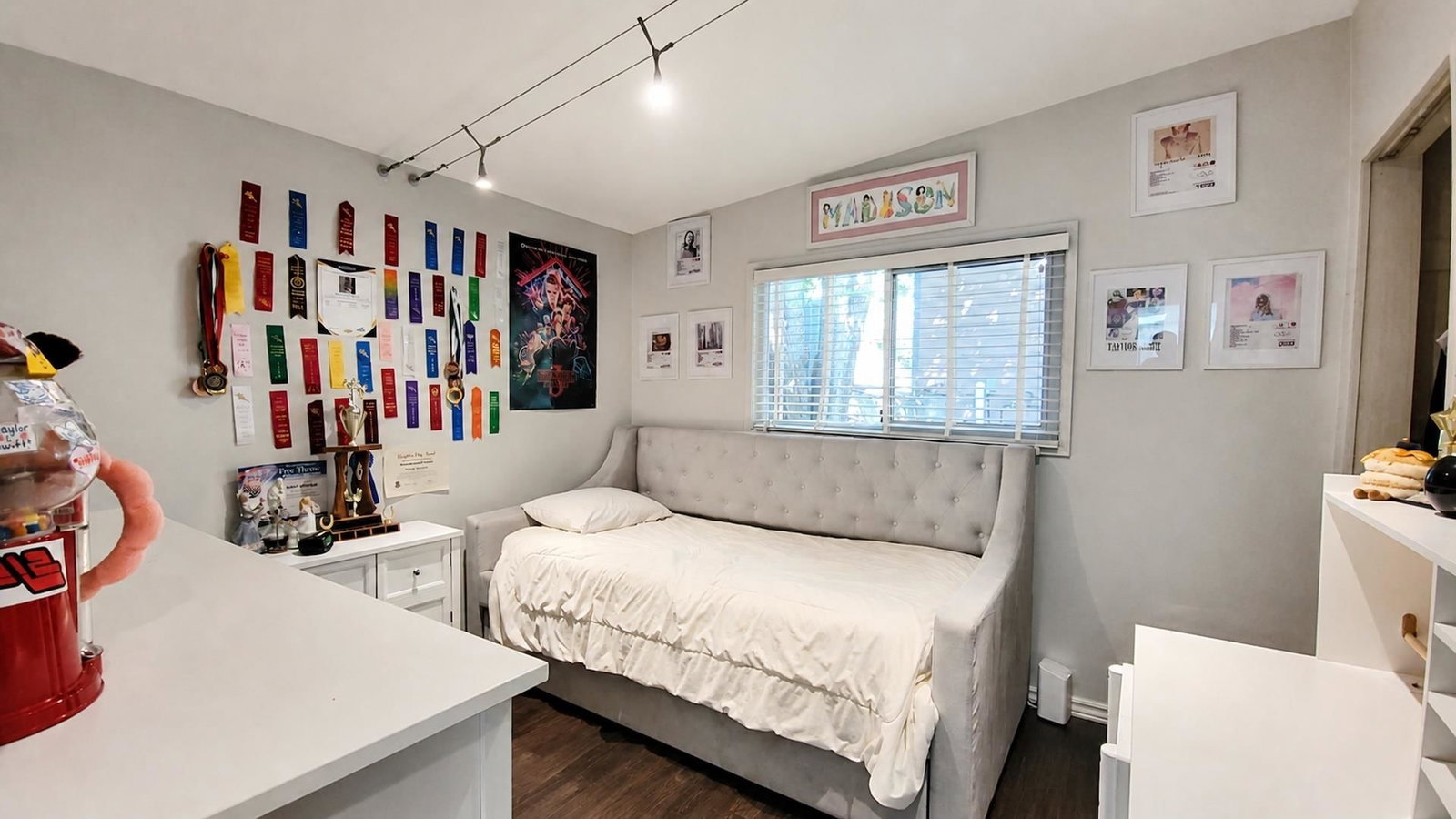 Listing Image 17