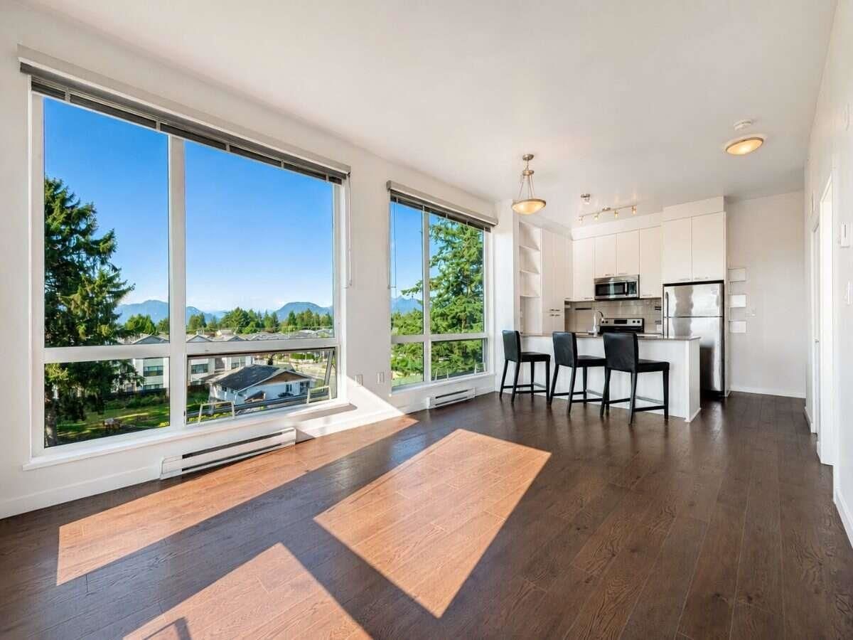 Listing Image 4