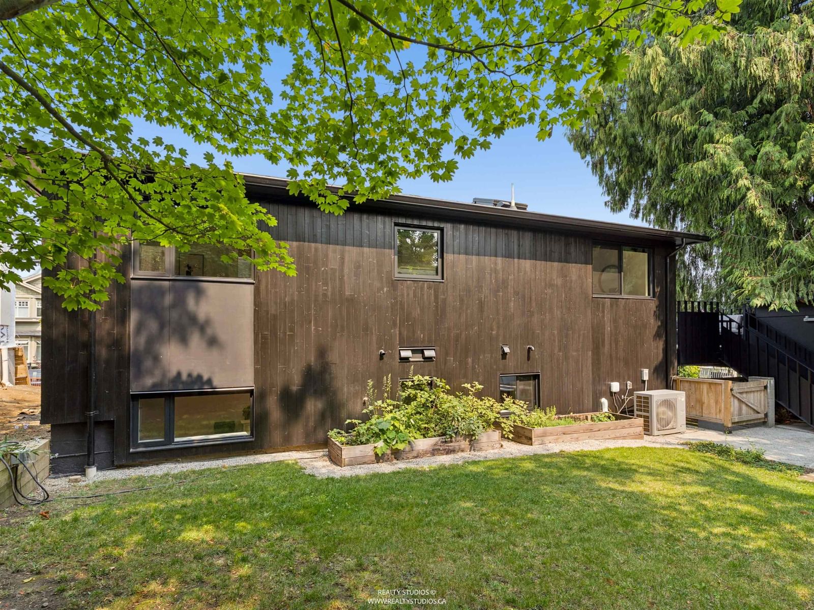 Listing Image 40