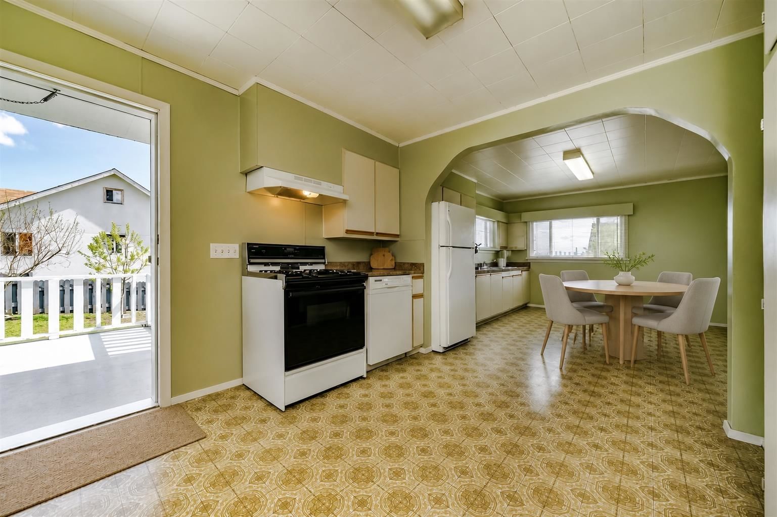 Listing Image 12