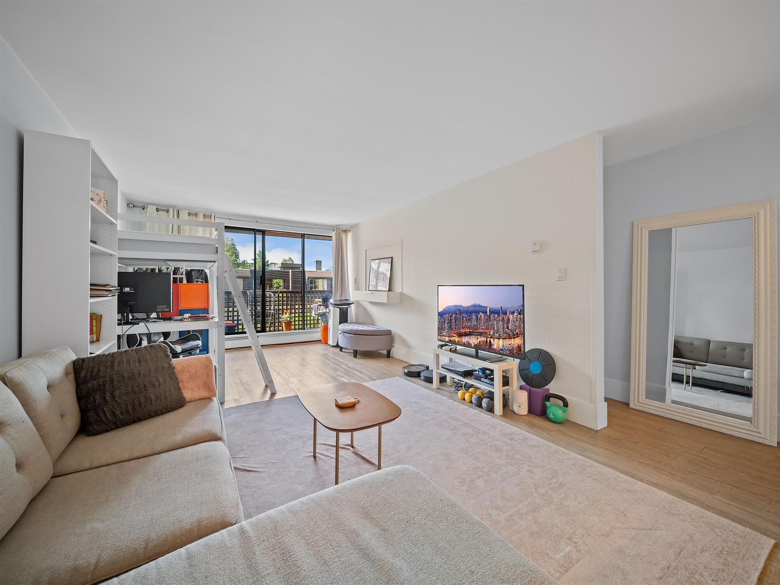 Listing Image 5