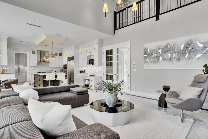 7691 Sunnymede Crescent