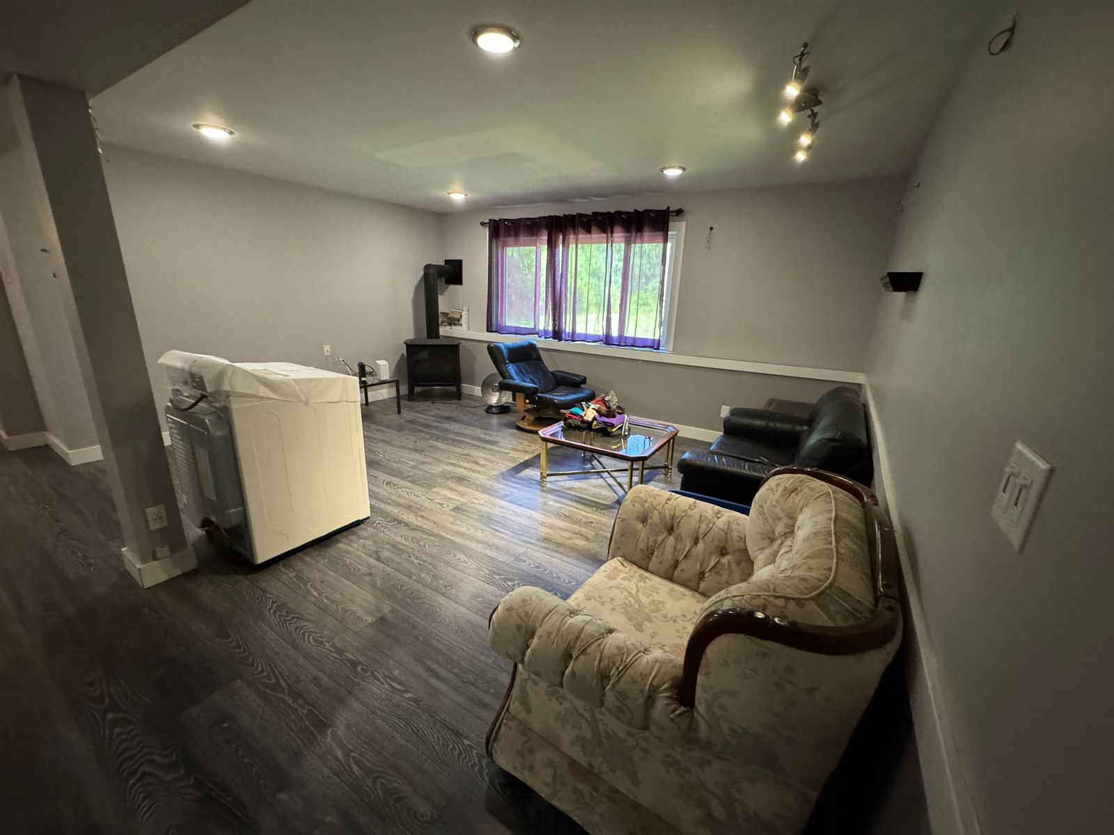 Listing Image 9
