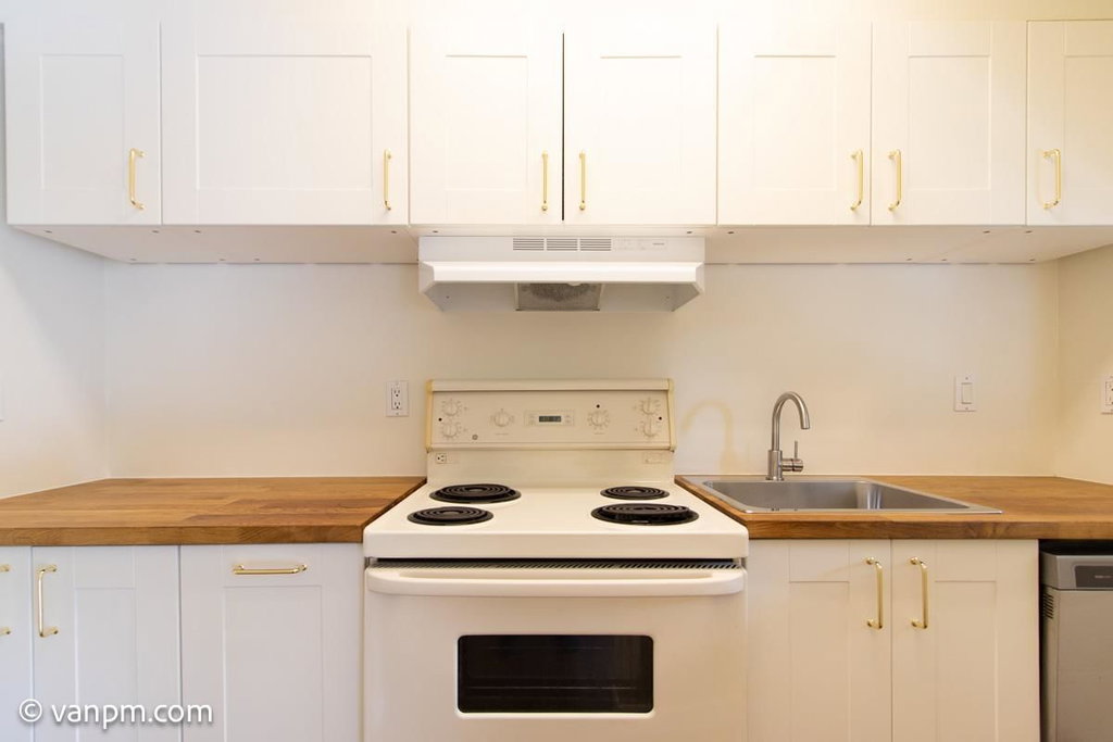 208 - 1363 Clyde Avenue 4