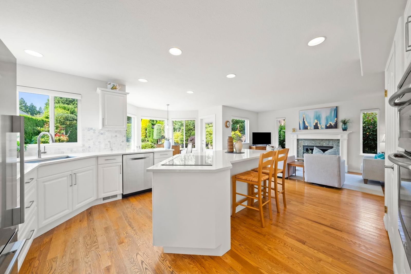 Listing Image 12