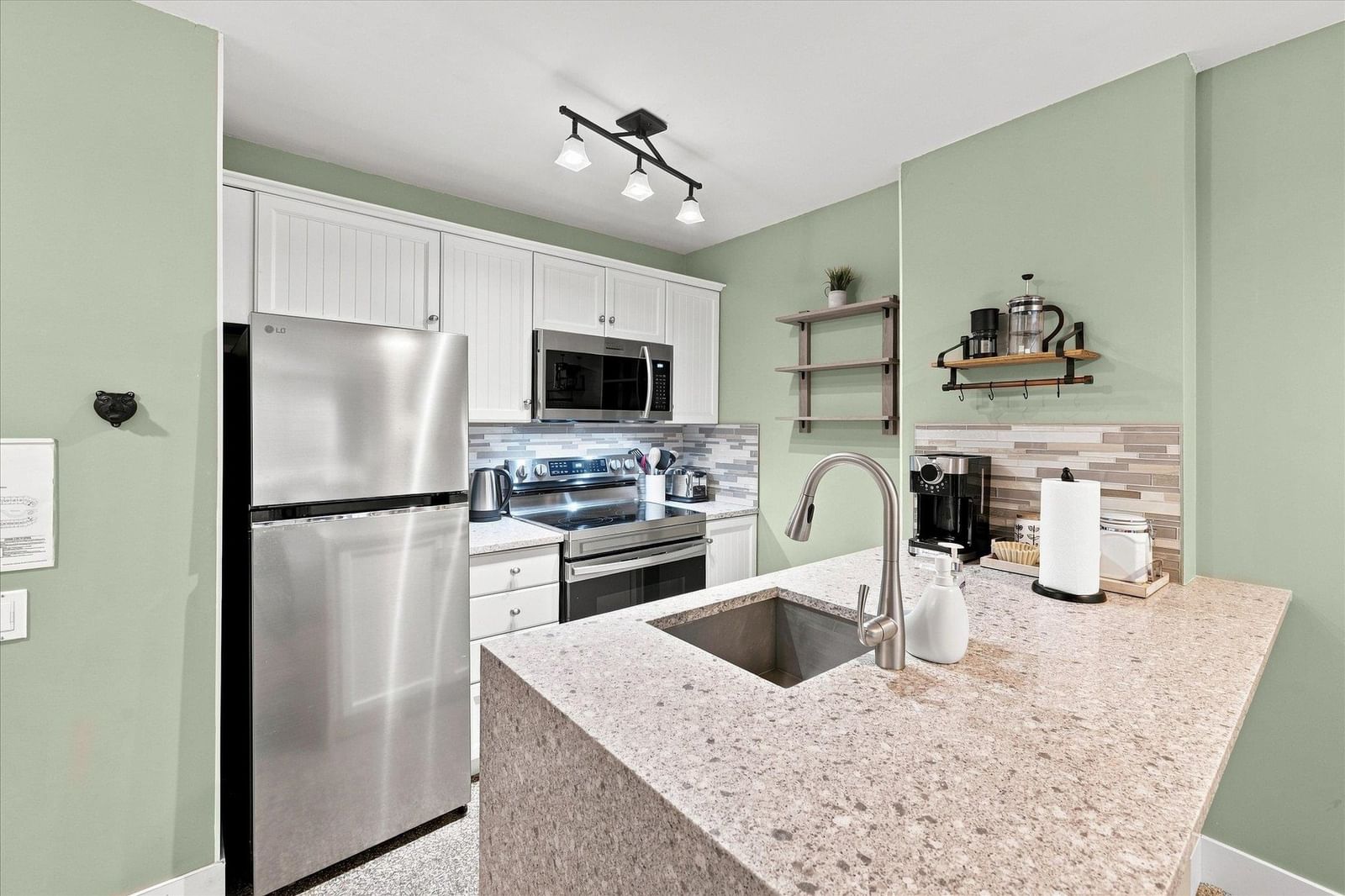 Listing Image 12