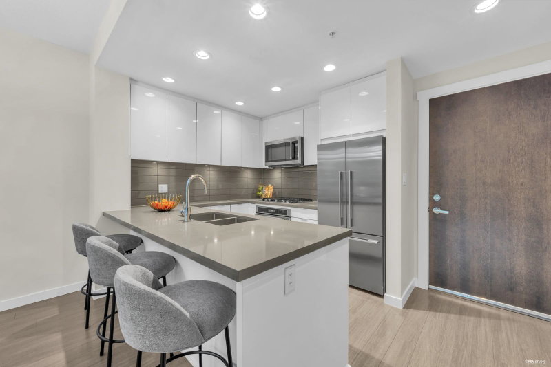 315 - 255 1st Street W