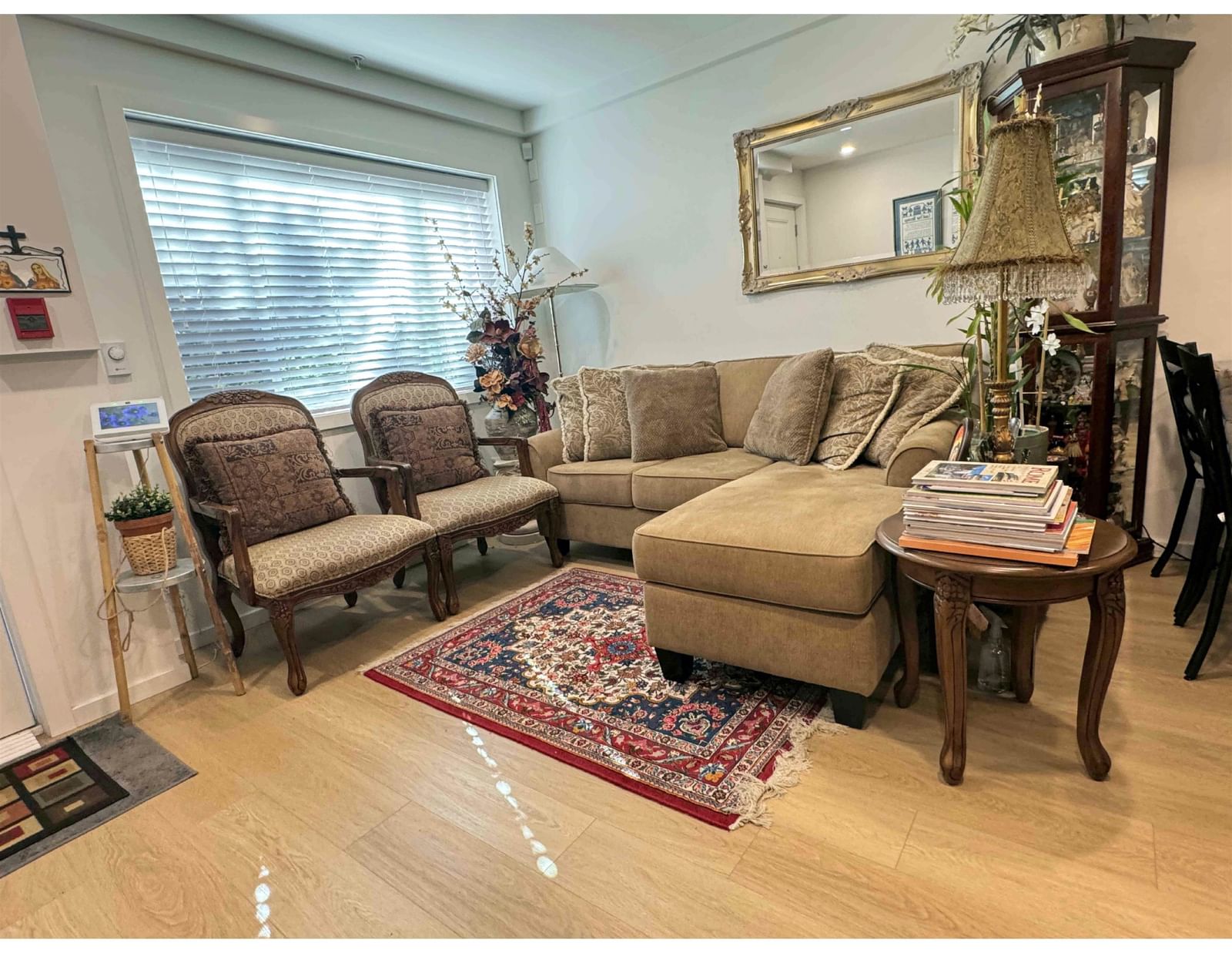 Listing Image 3